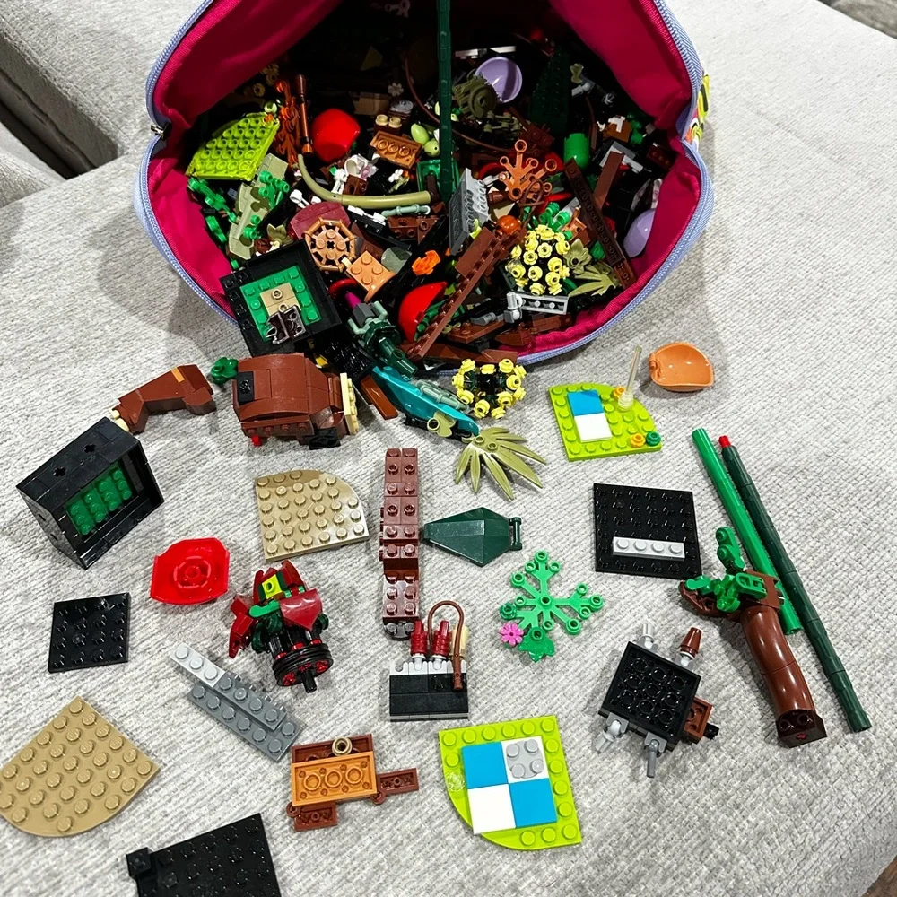 LEGO Bulk Mixed Parts Lot 3 lb 3.7 oz Assorted Bricks Pieces Plants Accessori